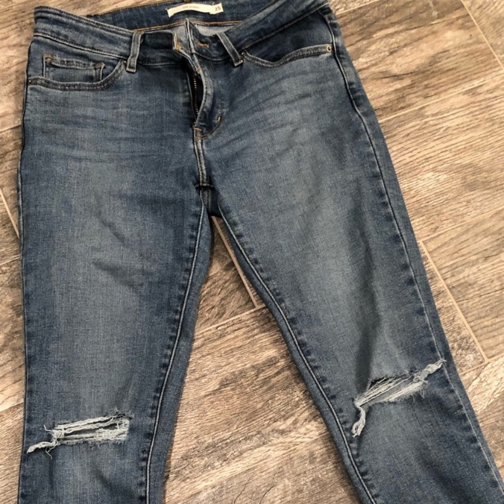 Levi’s 711 skinny distressed jeans